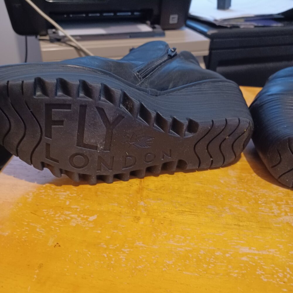 Women's black Dress Boots - hardly worn - great shape and would look great - Picture 4 of 5